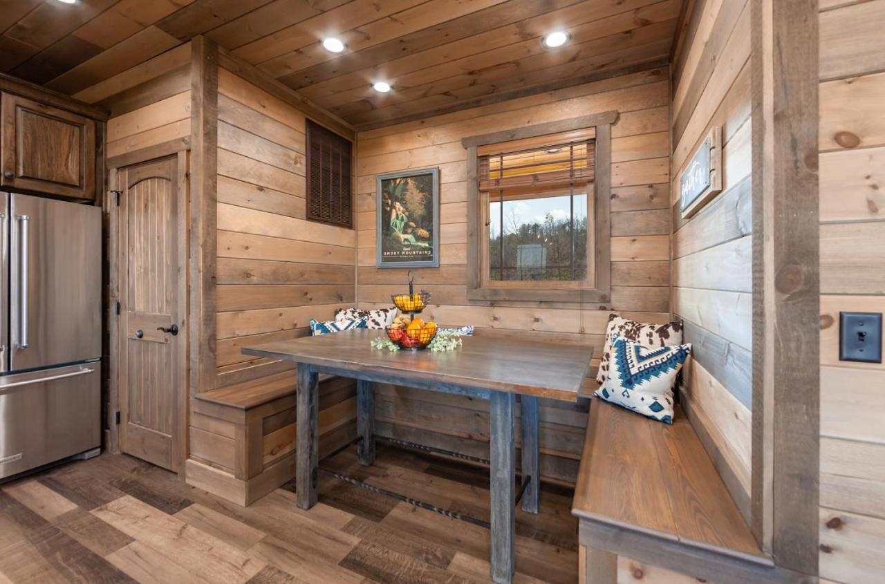 Splash Mountain Pool Hot Tub Theater Game Room Sevierville Exterior foto